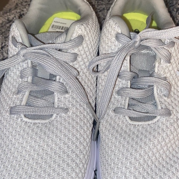 Size 7 ladies champion runners in grey tone very comfortable! Brand new! - Picture 7 of 8